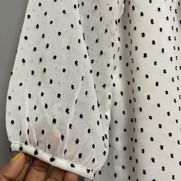White and black dotted shirt - Picture 5 of 8